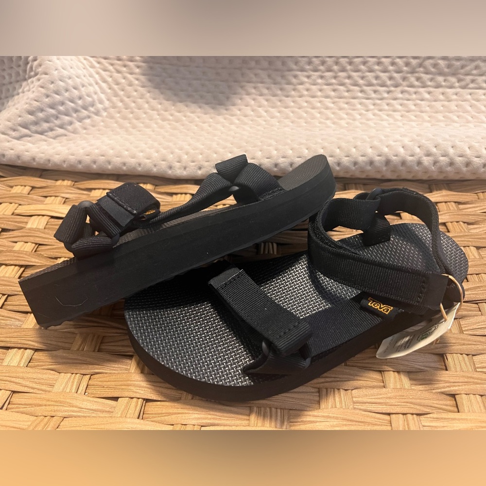 Black Platform teva New with tag us 7